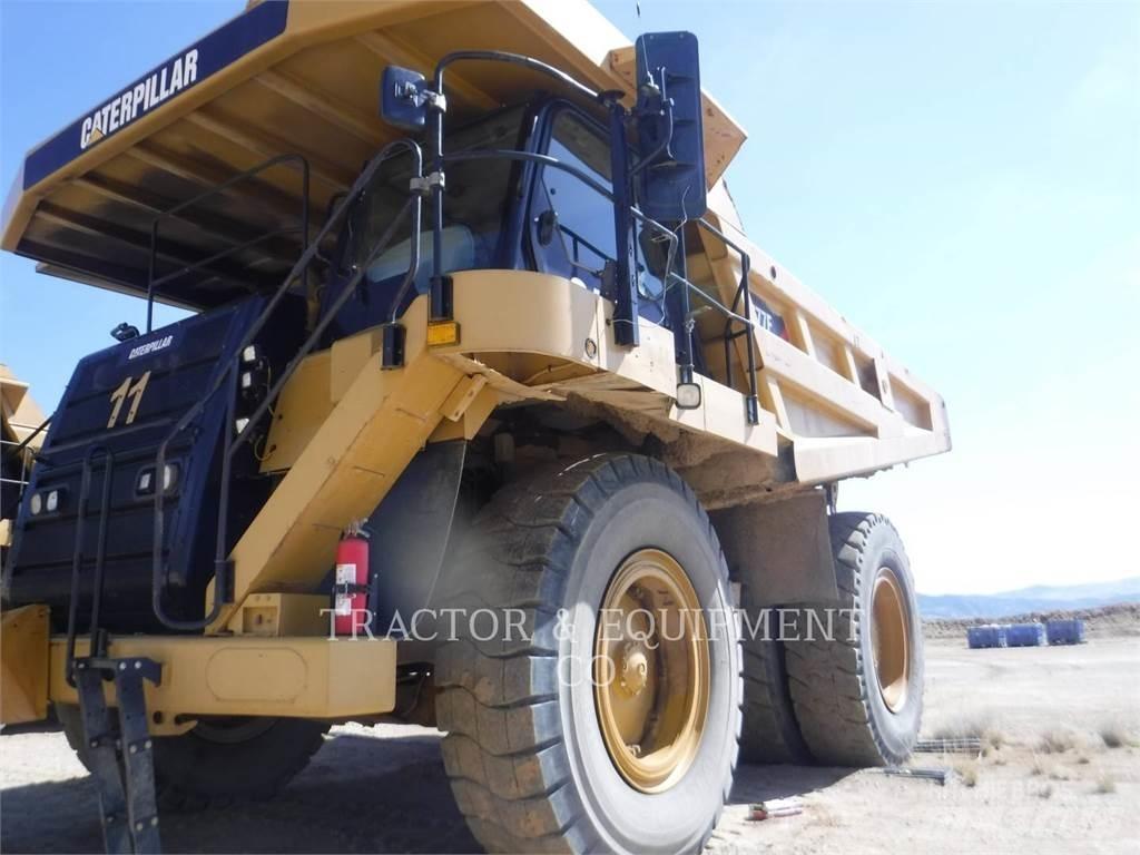 CAT 777F アーティキュレート式ダンプトラック