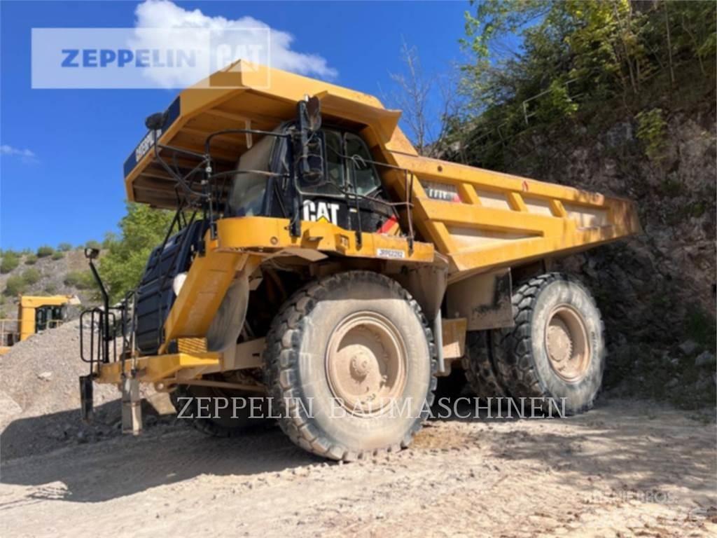 CAT 777F アーティキュレート式ダンプトラック