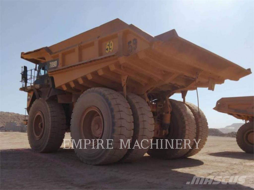 CAT 789D アーティキュレート式ダンプトラック