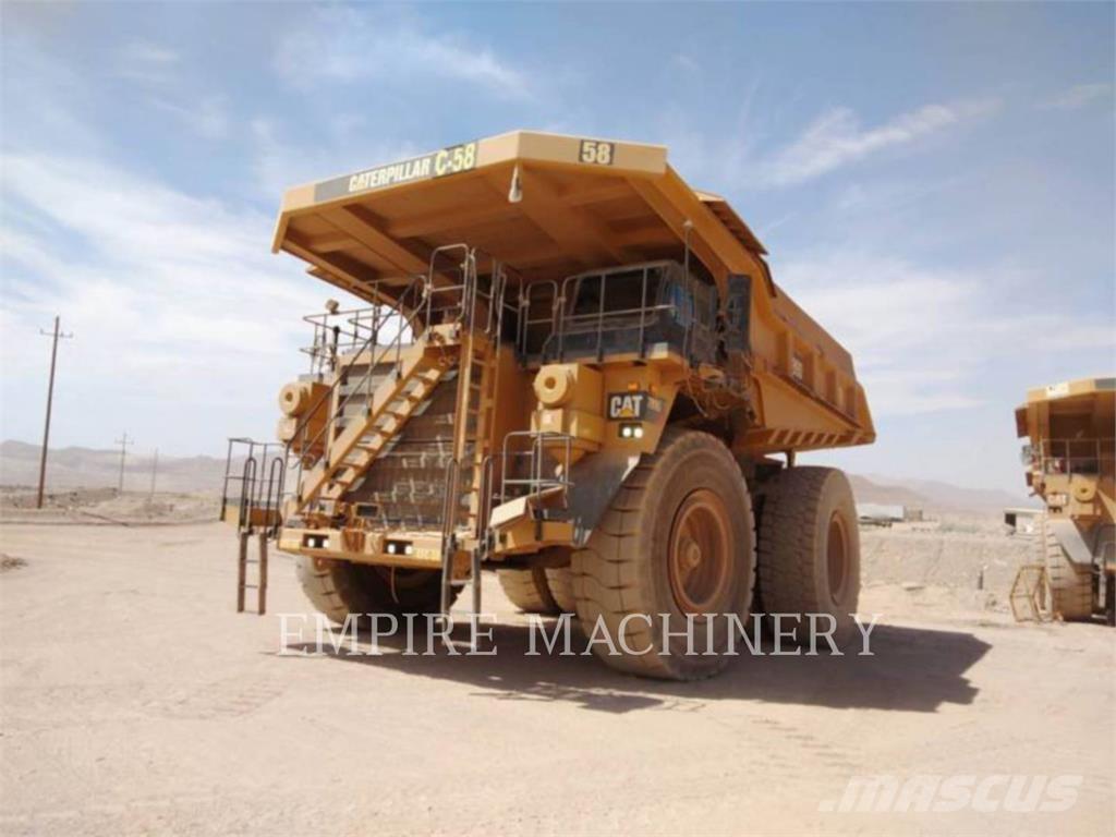 CAT 789D アーティキュレート式ダンプトラック