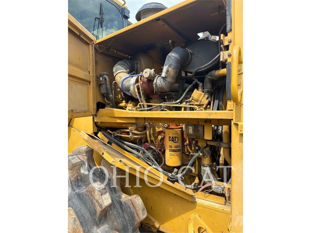 CAT 815F2 ソイルコンパクター