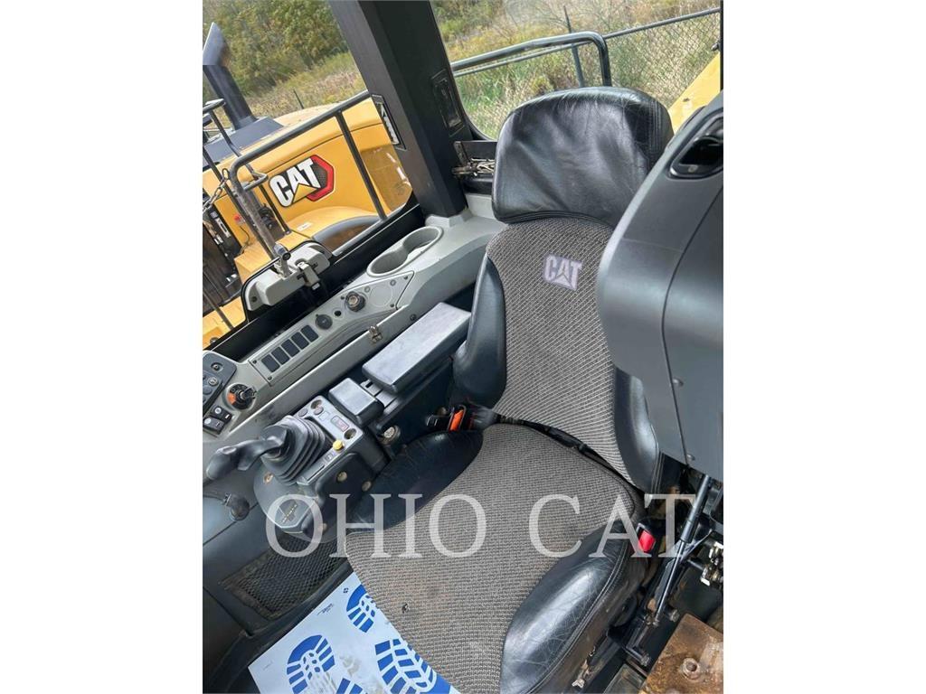 CAT 815K タイヤ式ブルドーザ