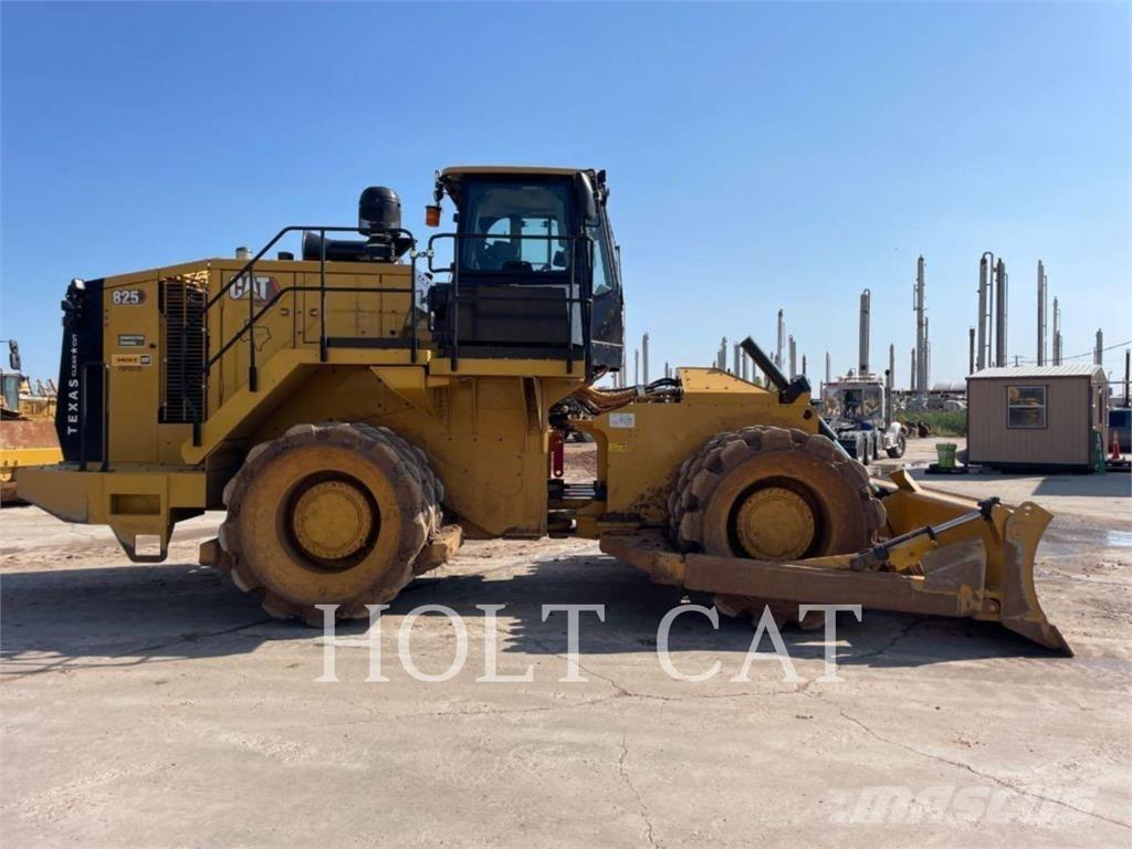 CAT 825 ソイルコンパクター