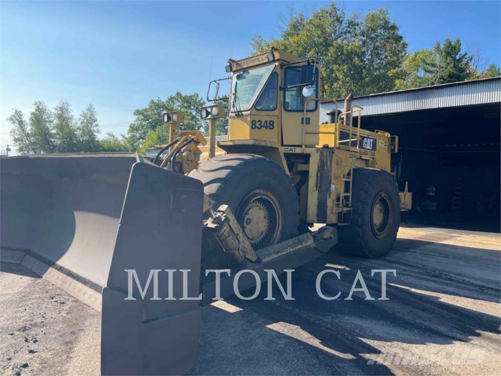 CAT 834B タイヤ式ブルドーザ