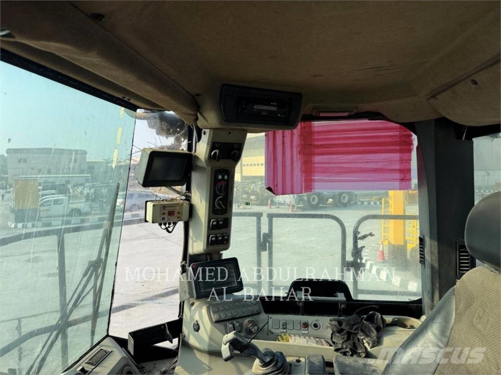 CAT 834K タイヤ式ブルドーザ