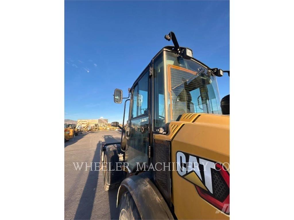 CAT 906M ホイールローダー・タイヤショベル