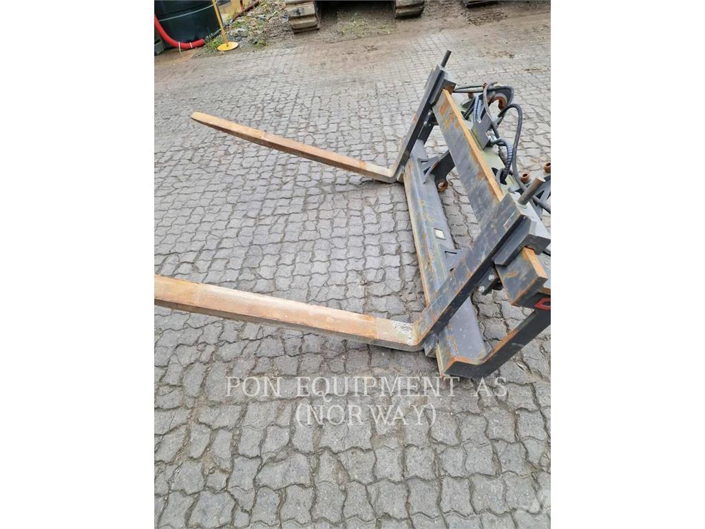 CAT 926M ホイールローダー・タイヤショベル