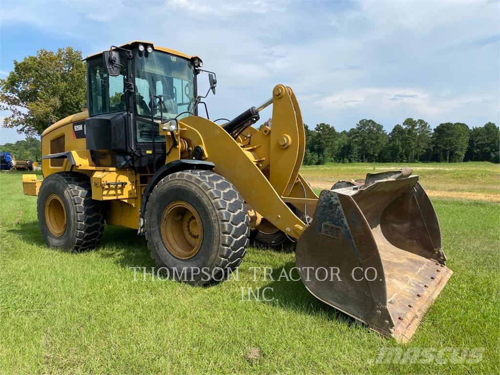 CAT 926M ホイールローダー・タイヤショベル