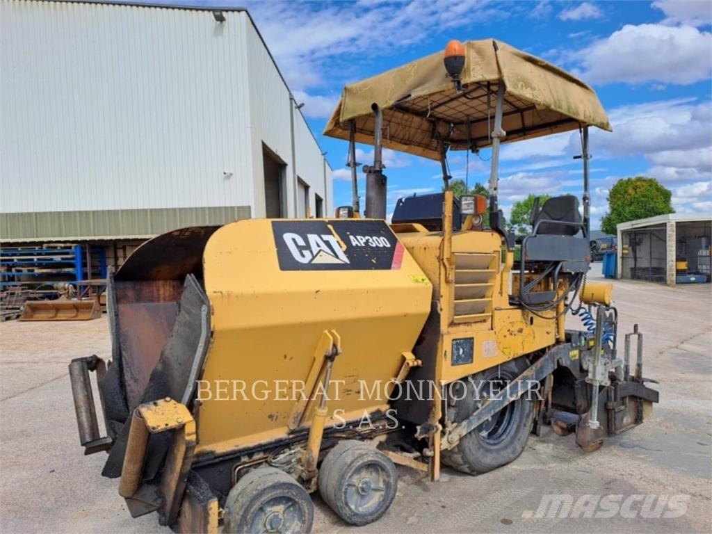 CAT AP300 アスファルトフィニッシャ