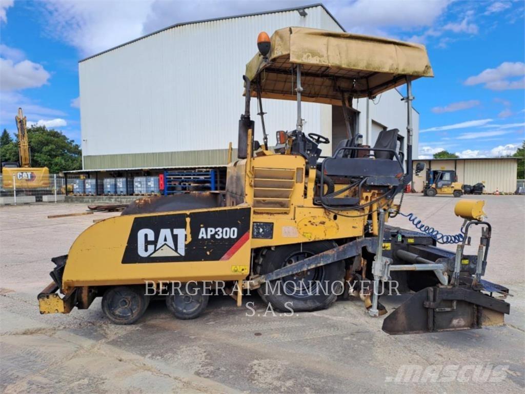 CAT AP300 アスファルトフィニッシャ