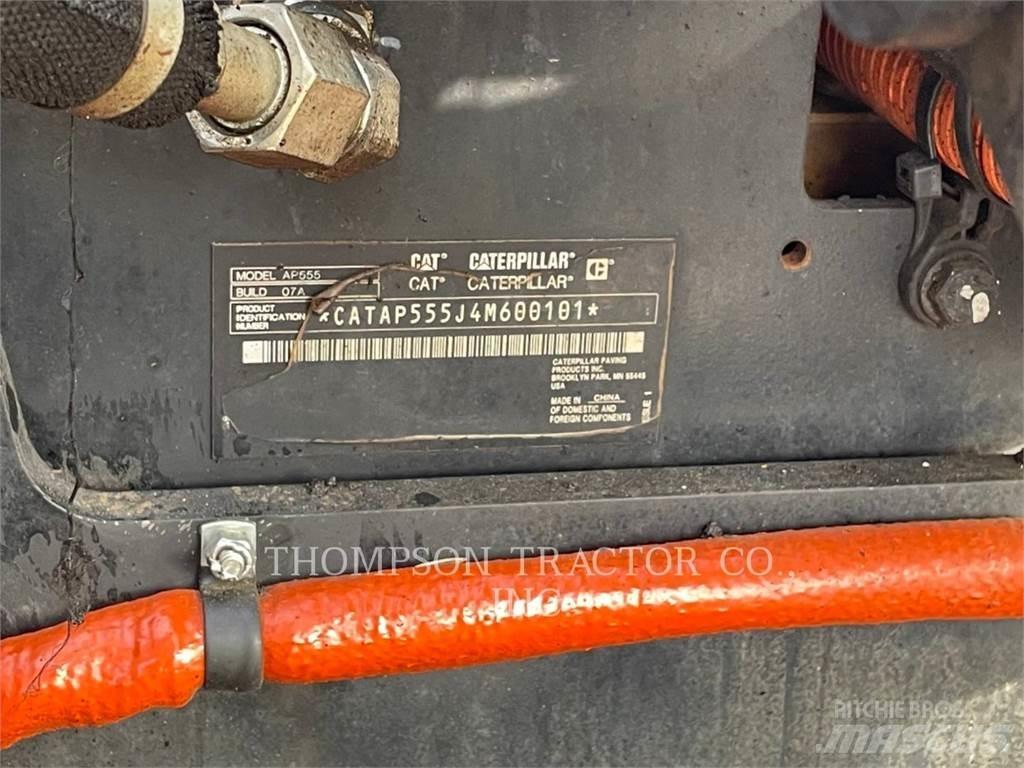 CAT AP555 アスファルトフィニッシャ