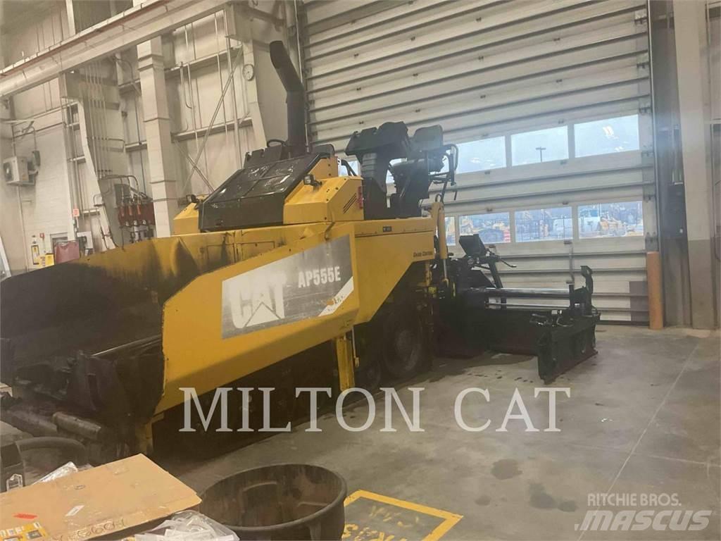 CAT AP555E アスファルトフィニッシャ