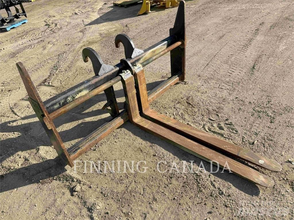 CAT ATTACHMENTS 938M フォーク