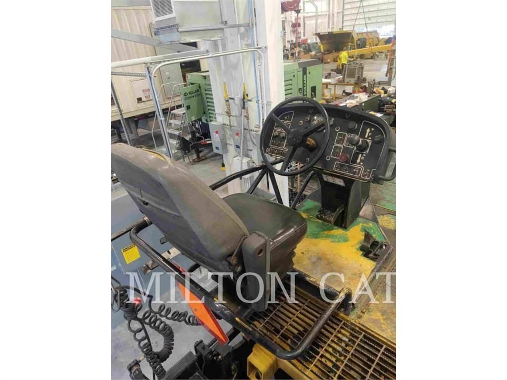 CAT BG-2455D アスファルトフィニッシャ