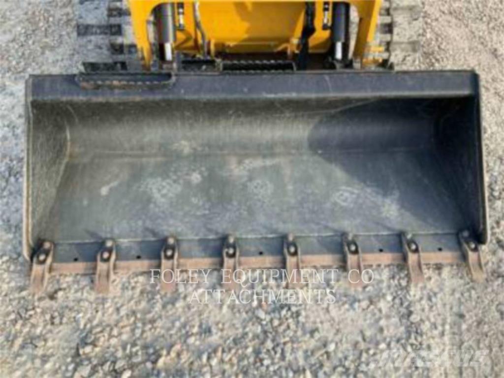 CAT BKSSLGP74T スキッドステアローダー