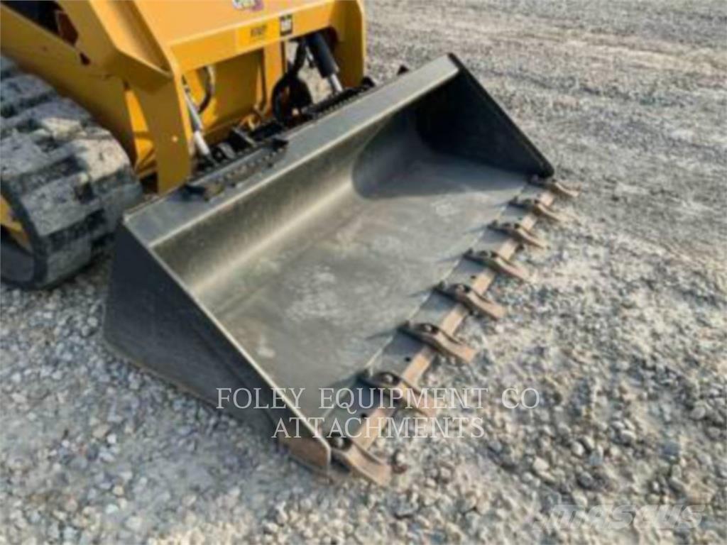 CAT BKSSLGP74T スキッドステアローダー