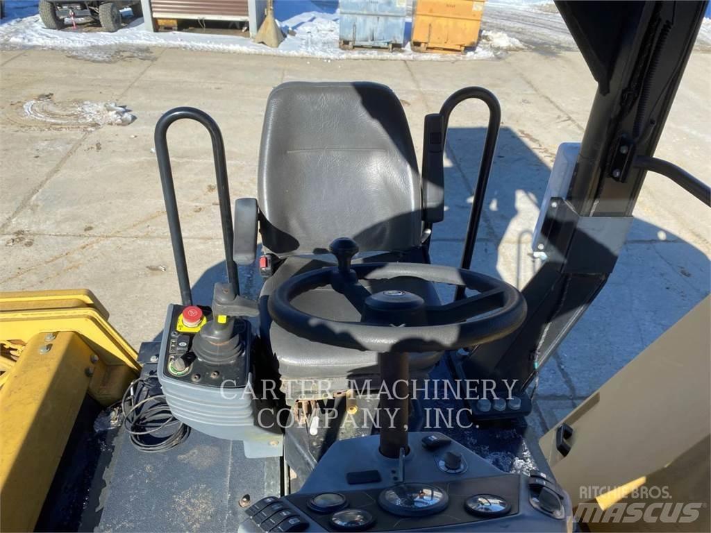 CAT CB 54 タンデムローラ