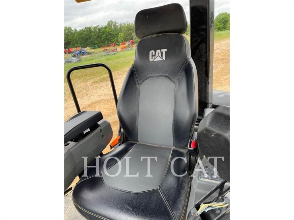 CAT CB10 振動ローラ