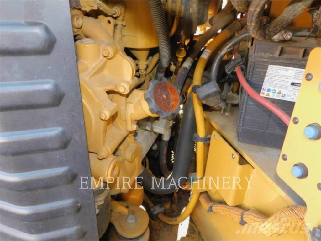 CAT CB10 タンデムローラ