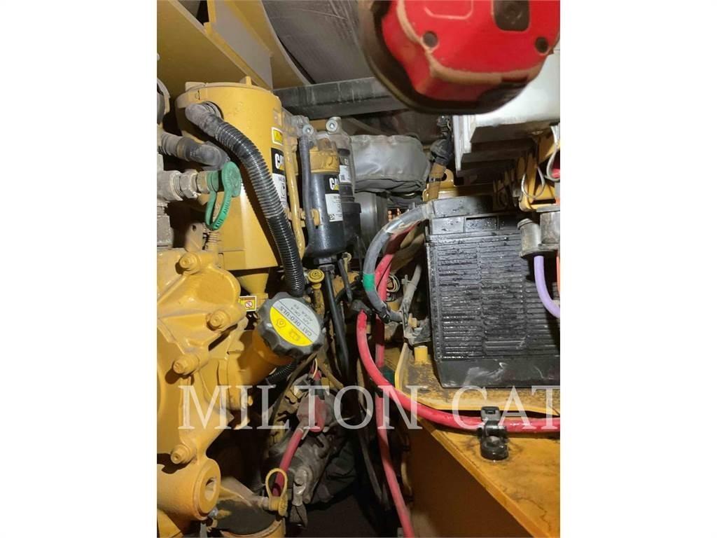 CAT CB15 ソイルコンパクター