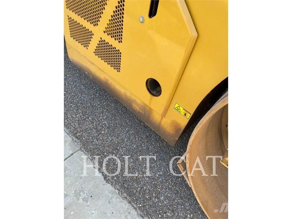 CAT CB15 振動ローラ