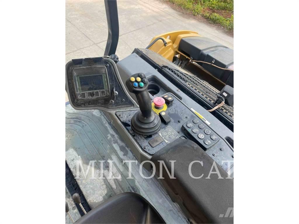 CAT CB15 ソイルコンパクター