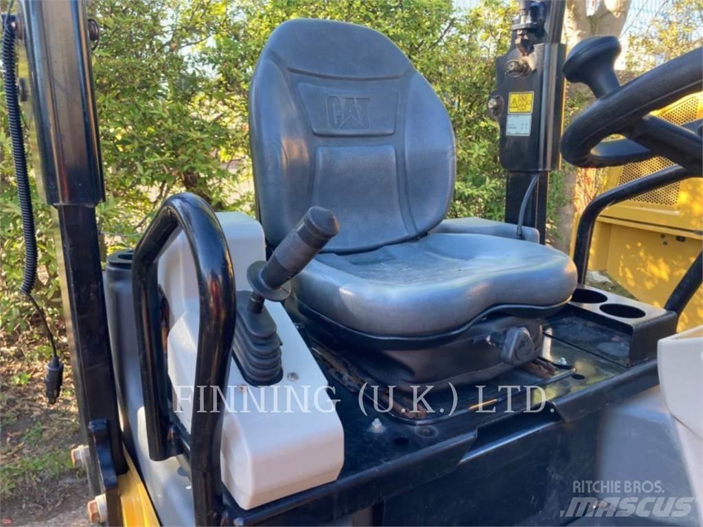 CAT CB2.7 ソイルコンパクター