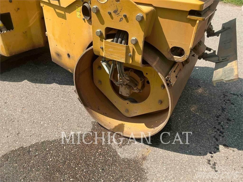 CAT CB24B 振動ローラ