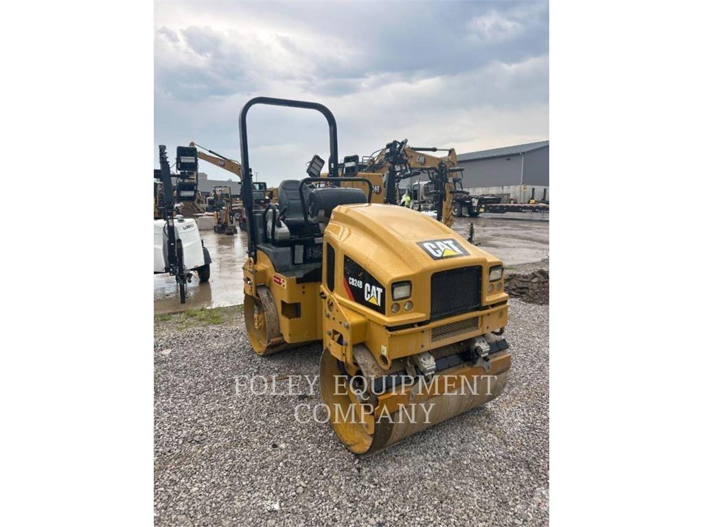 CAT CB24B ソイルコンパクター