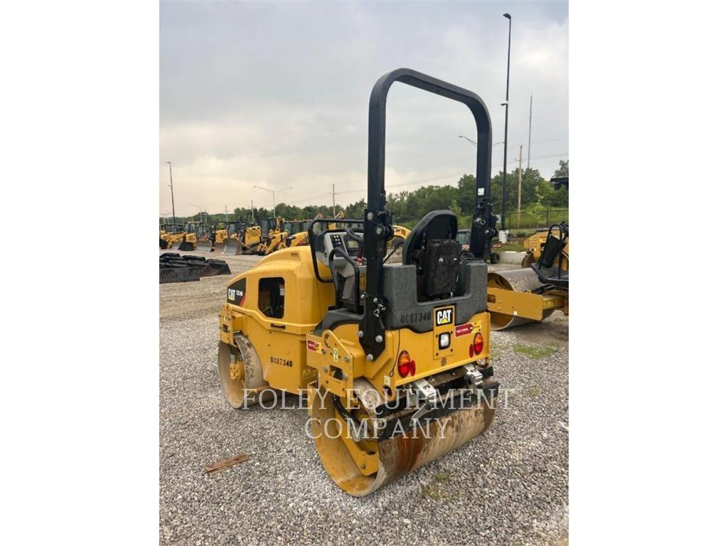 CAT CB24B ソイルコンパクター