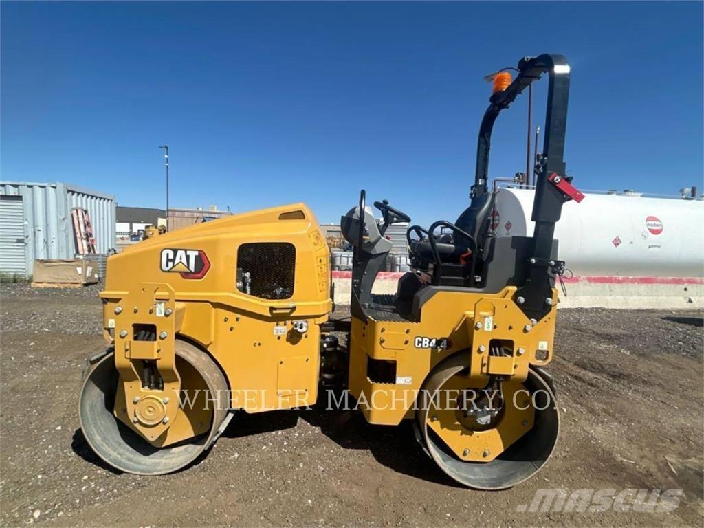 CAT CB4.4 タンデムローラ