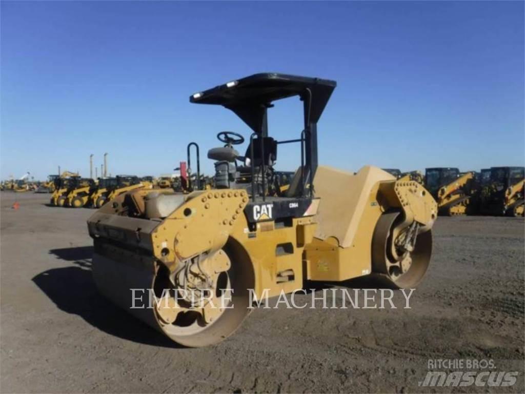 CAT CB64 タンデムローラ