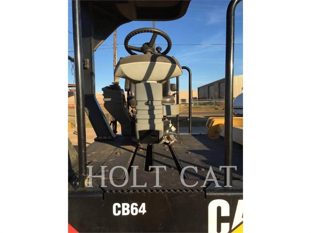 CAT CB64 振動ローラ