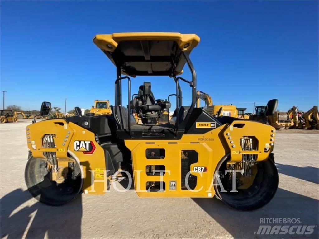 CAT CB7 振動ローラ