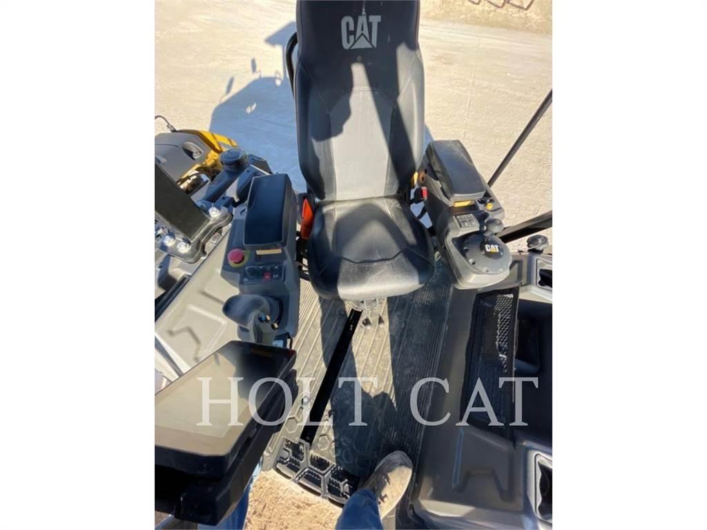 CAT CB7 振動ローラ