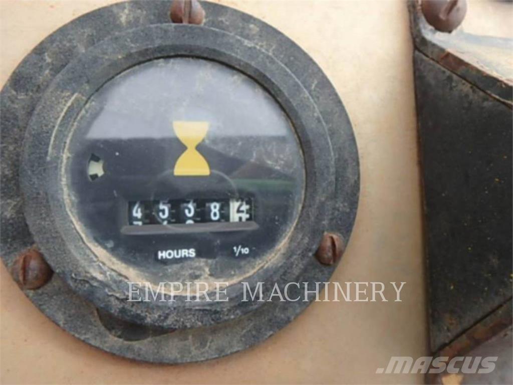 CAT CP323 振動ローラ