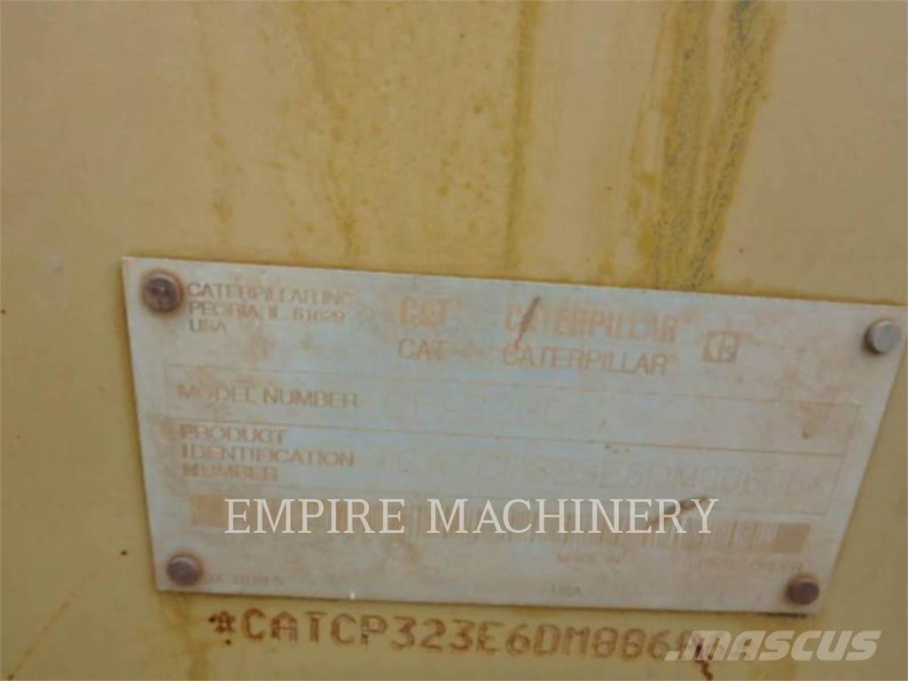 CAT CP323C 振動ローラ