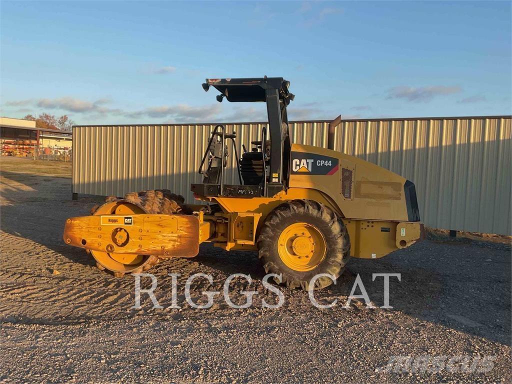 CAT CP44 ソイルコンパクター