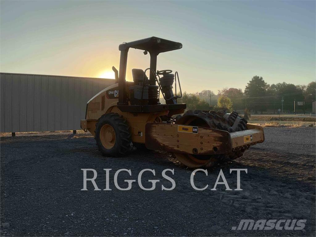 CAT CP44 ソイルコンパクター