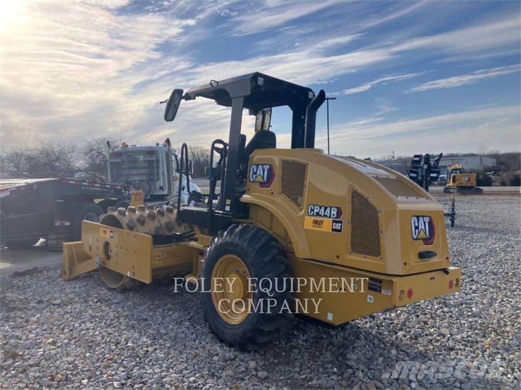 CAT CP44B ソイルコンパクター