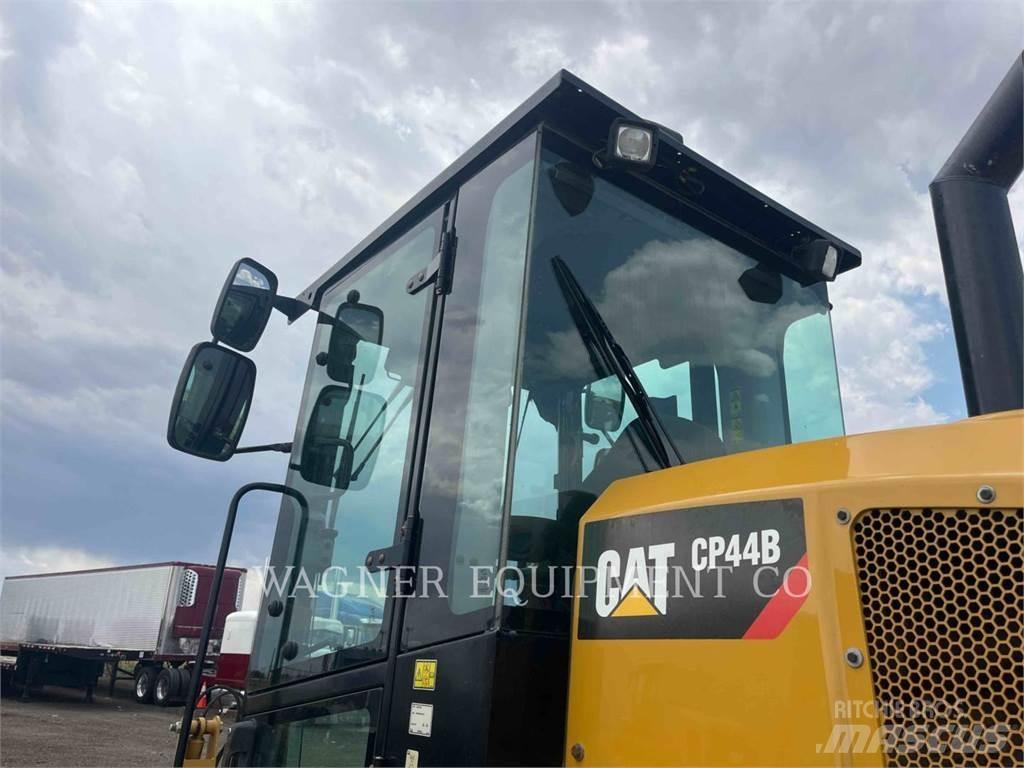 CAT CP44B ソイルコンパクター