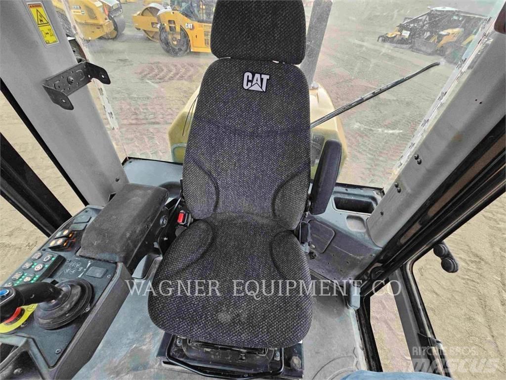 CAT CP56B ソイルコンパクター