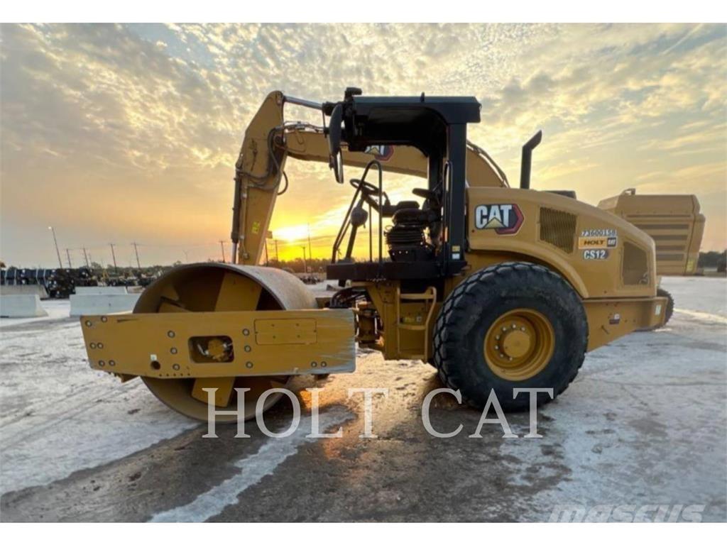 CAT CS12 振動ローラ