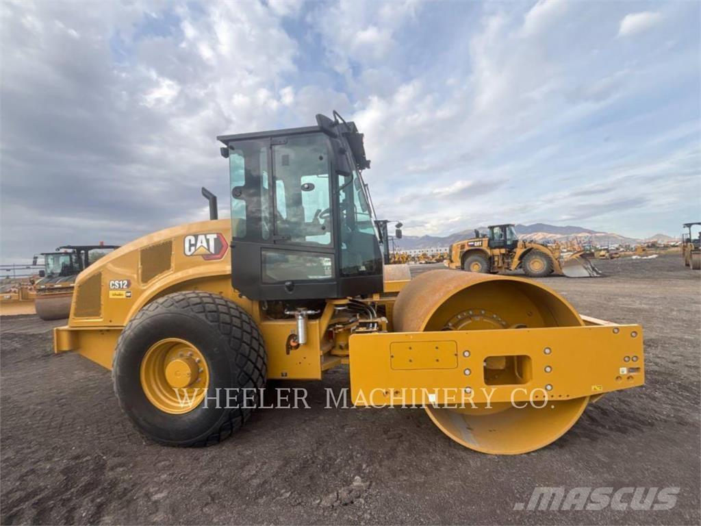 CAT CS12 振動ローラ