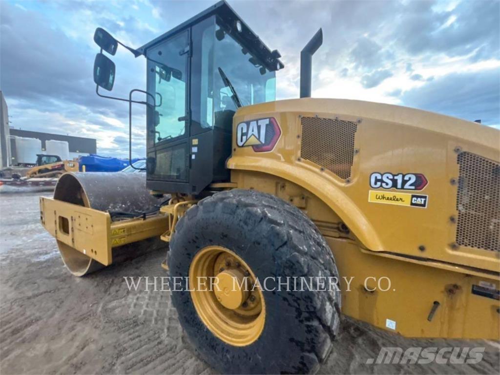 CAT CS12 振動ローラ