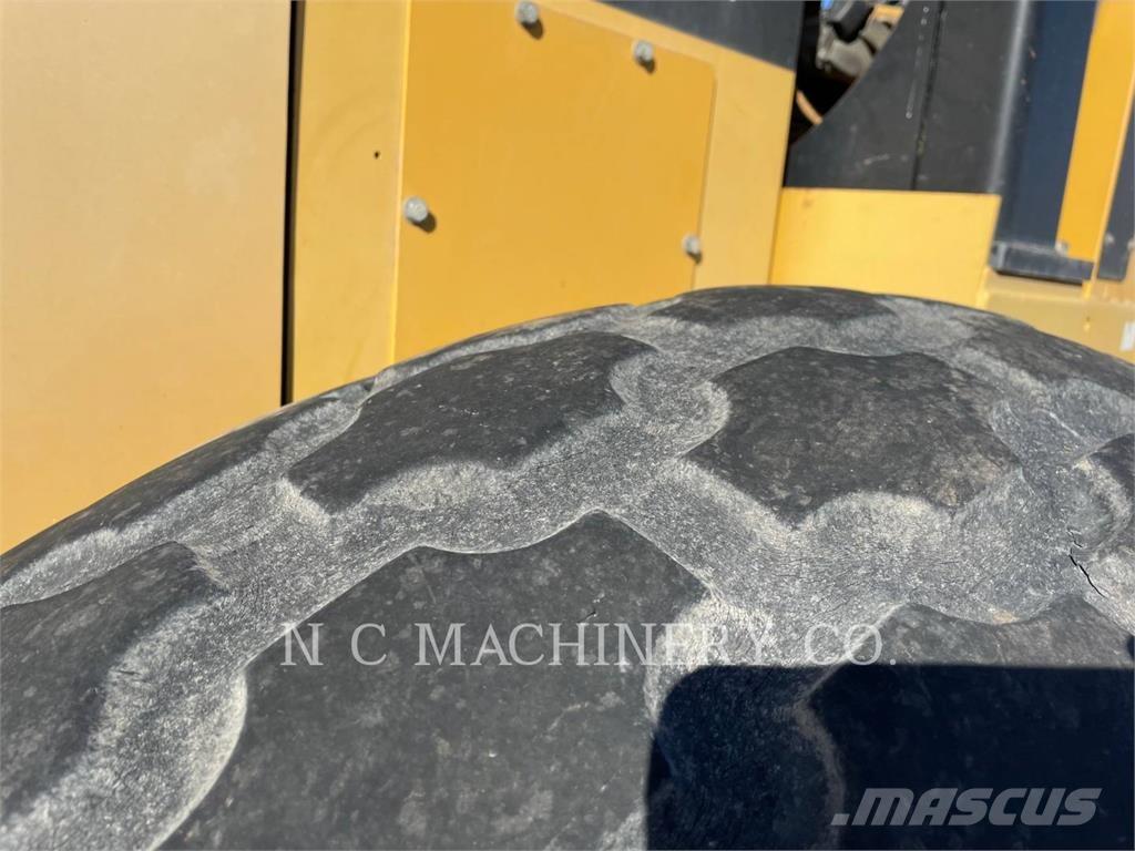 CAT CS54 アスファルトフィニッシャ