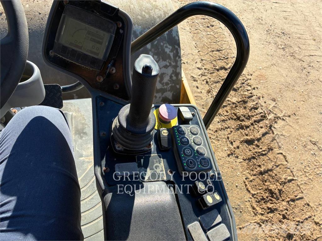 CAT CS54B 振動ローラ