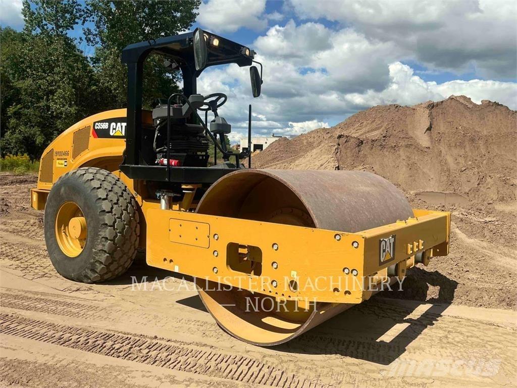 CAT CS56B 振動ローラ