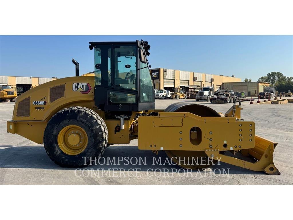 CAT CS68B 振動ローラ