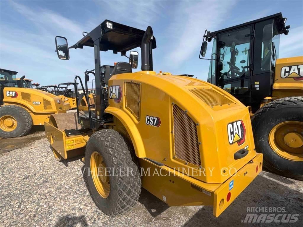 CAT CS7 振動ローラ